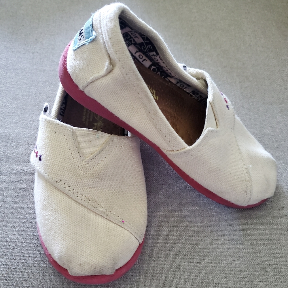 Disney Toms It's a Small World Size 8T